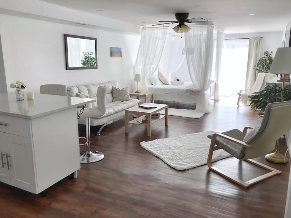 Deluxe Studio Suite, Garden View | Egyptian cotton sheets, premium bedding, down comforters