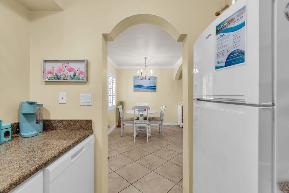 Kitchen/Dining Area