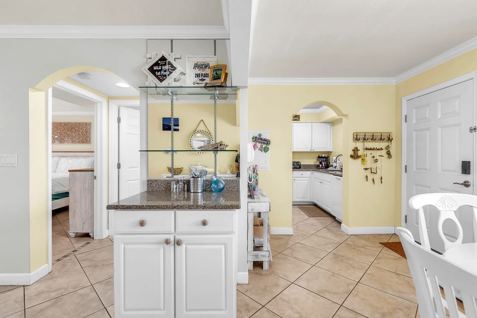 Kitchen/Dining Area