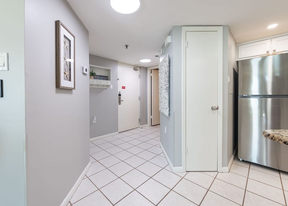 Condo, 2 Bedrooms | Interior