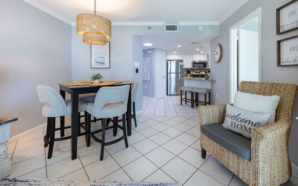 Condo, 2 Bedrooms | Dining