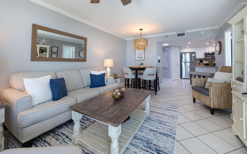 Condo, 2 Bedrooms | Living area