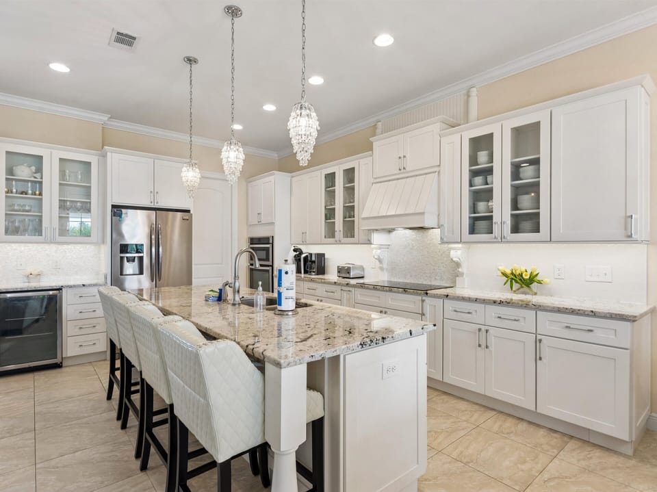Fully Equipped Kitchen - Stainless Steel Appliances + Breakfast Bar - First Floor