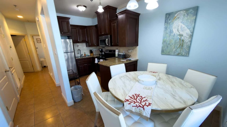 Apartment, 2 Bedrooms | Dining
