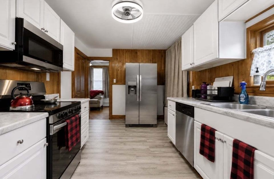 House, 2 Bedrooms | Private kitchen | Coffee/tea maker, fridge, oven, toaster