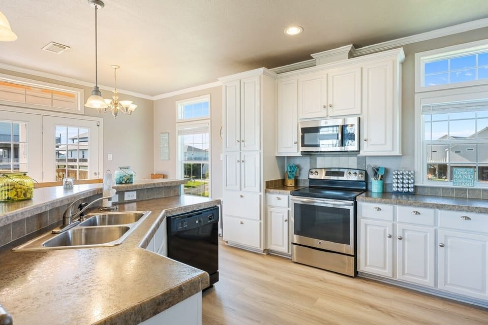 House, 3 Bedrooms | Private kitchen | Fridge, coffee/tea maker, toaster
