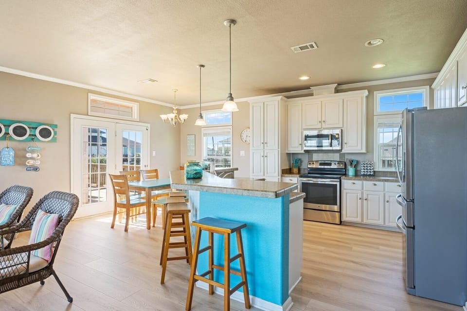 House, 3 Bedrooms | Private kitchen | Fridge, coffee/tea maker, toaster