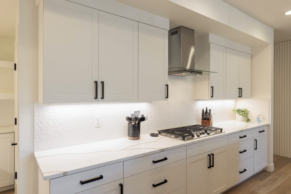 Kitchen Counters and Range