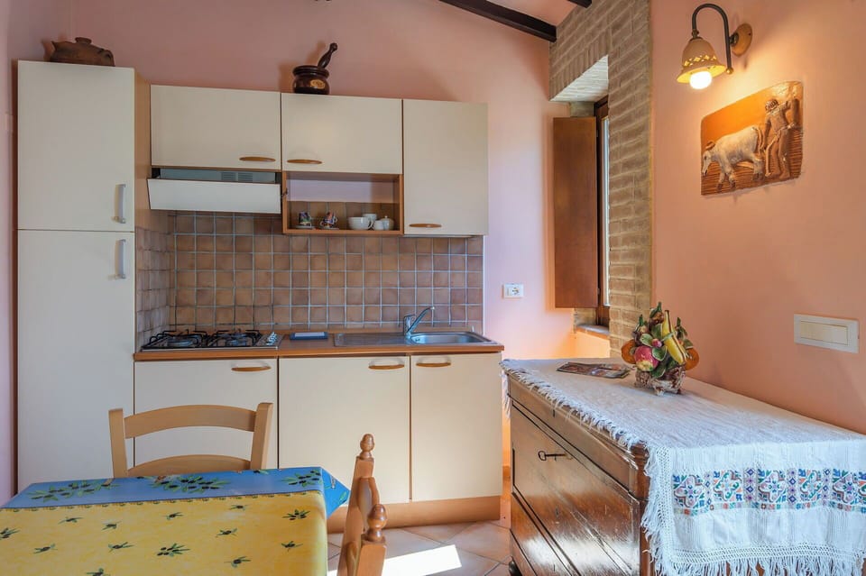 Autumn, Dining Room, Kitchen, Spring, Summer