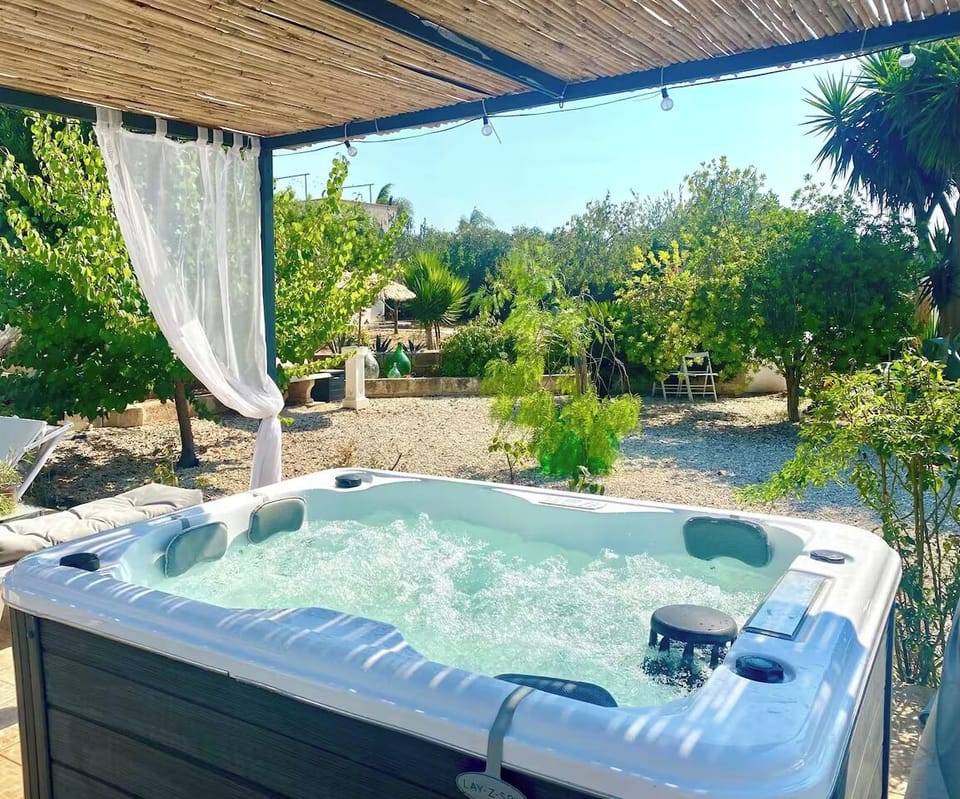 Outdoor spa tub