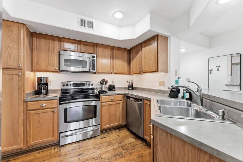 Fully equipped kitchen with bar seating