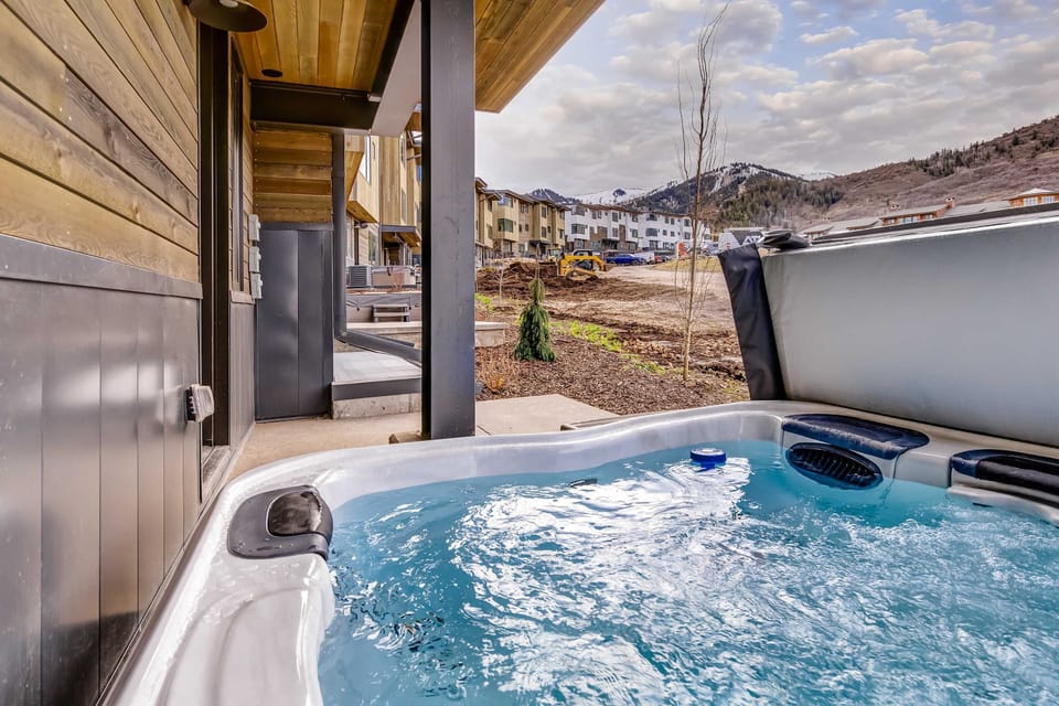Outdoor spa tub