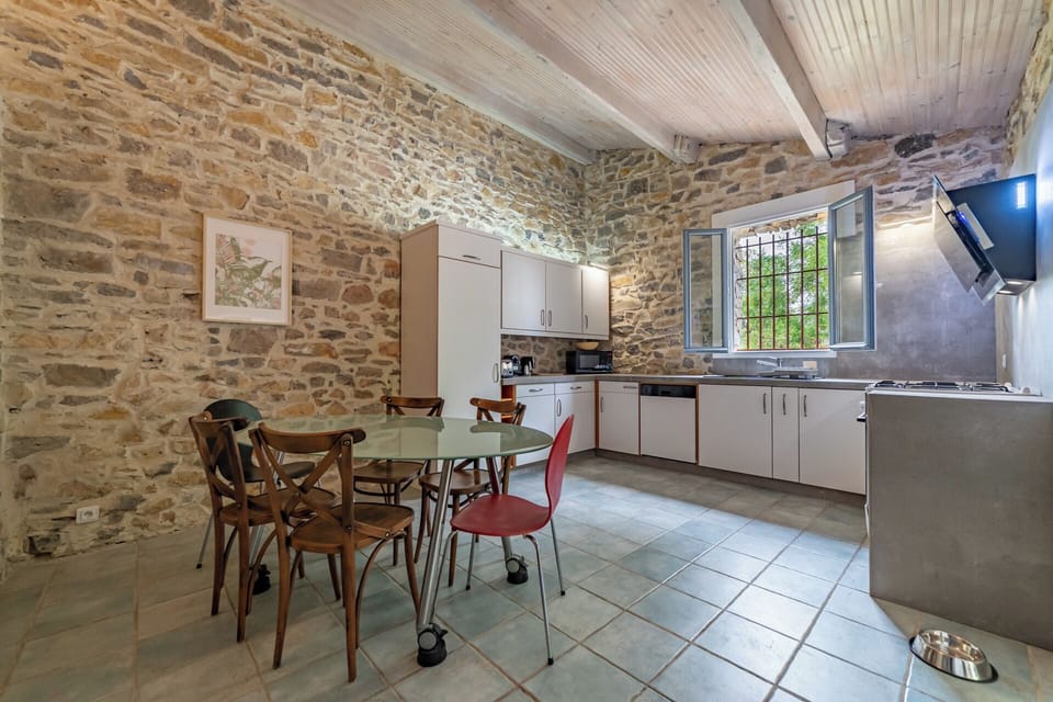 Comfort Cottage, 2 Bedrooms, Patio, Garden View | Dining