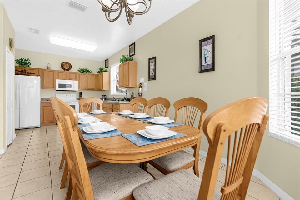 Dining Area That Seats 8 People