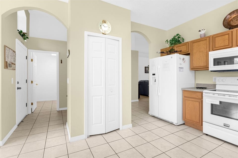 Kitchen With Fridge, Stove, Microwave & Pantry