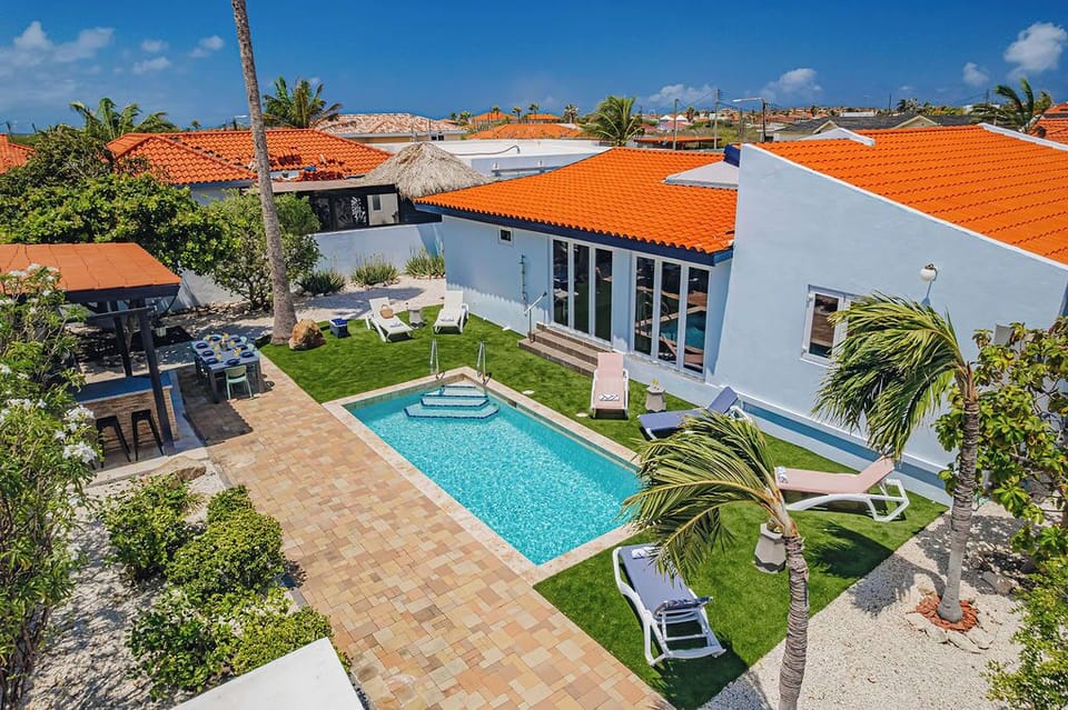 Welcome to Sunset Palm a beautiful 4-bedroom, 3-bathroom villa designed for comfort, relaxation, and unforgettable stays.