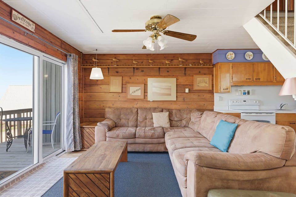 Settle in and let the day unfold, with the outdoors just beyond.