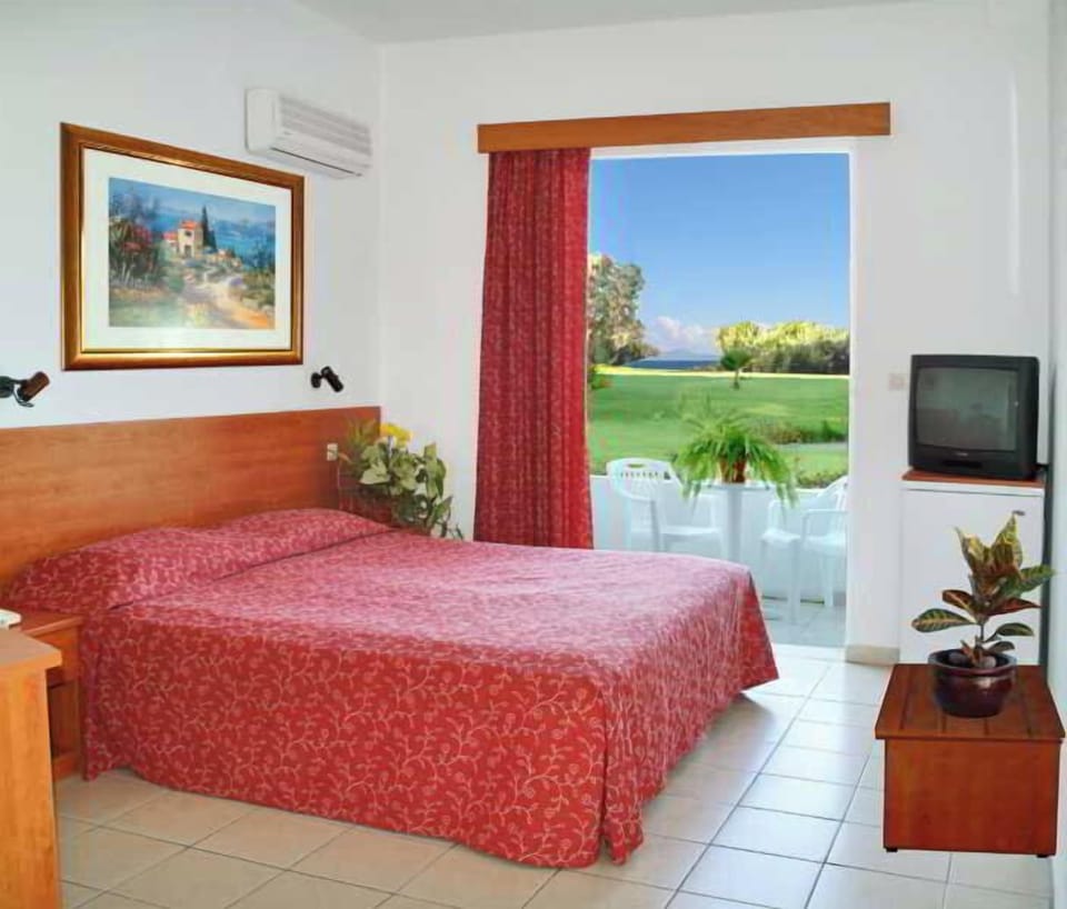 Individually furnished, blackout drapes, free cribs/infant beds, WiFi