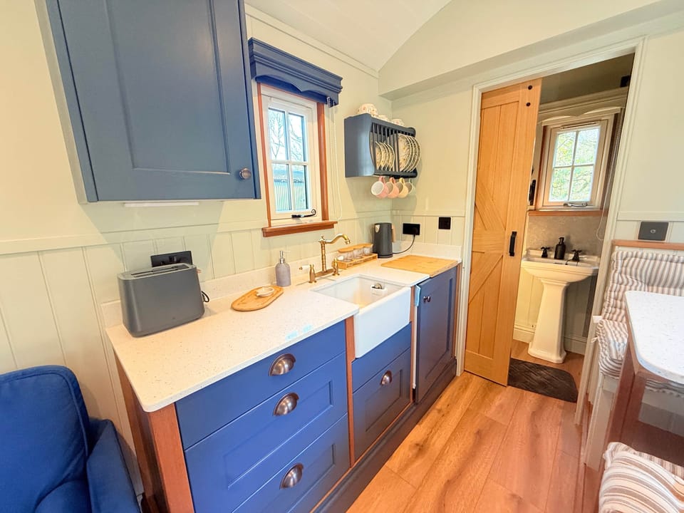 Bluebell Wood Shepherds Hut Kitchen