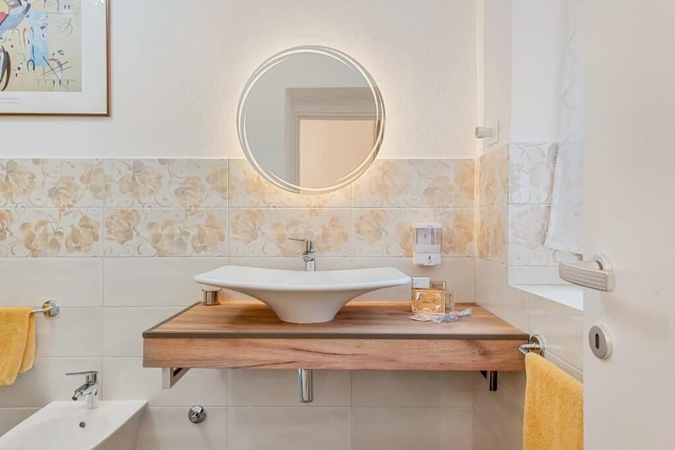 Junior Suite, Balcony, Mountain View | Bathroom
