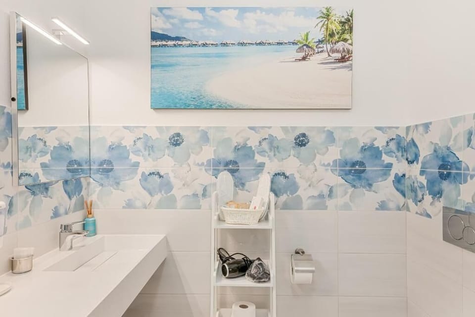 Family Suite, Balcony, Mountain View | Bathroom