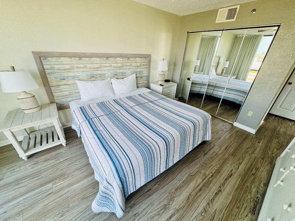 Luxury Condo, Balcony, Partial Ocean View | Iron/ironing board, WiFi (free)