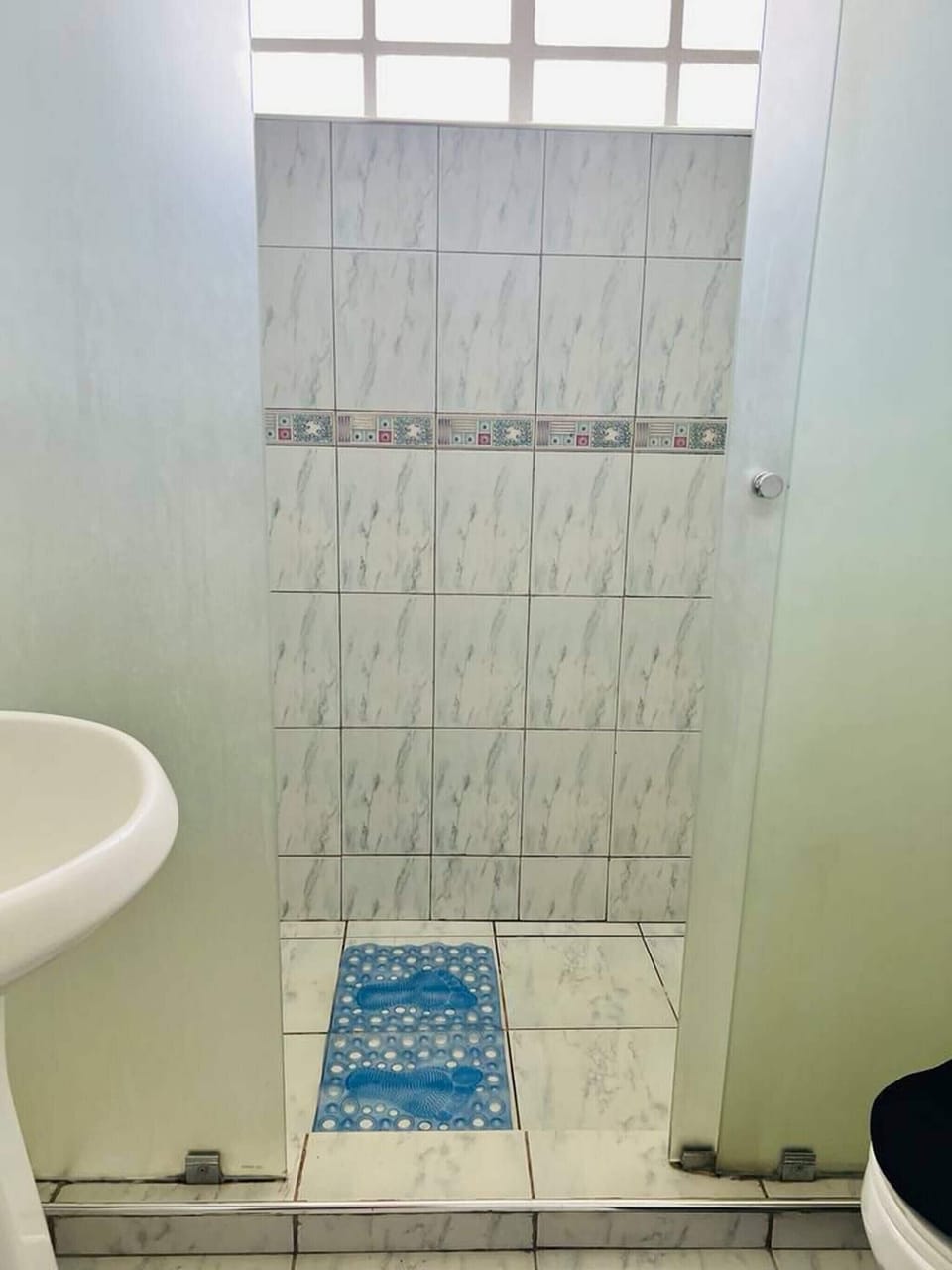 Jolly 1br With AC, Backup Gen, Netflix, Balcony Apartment in Kenya