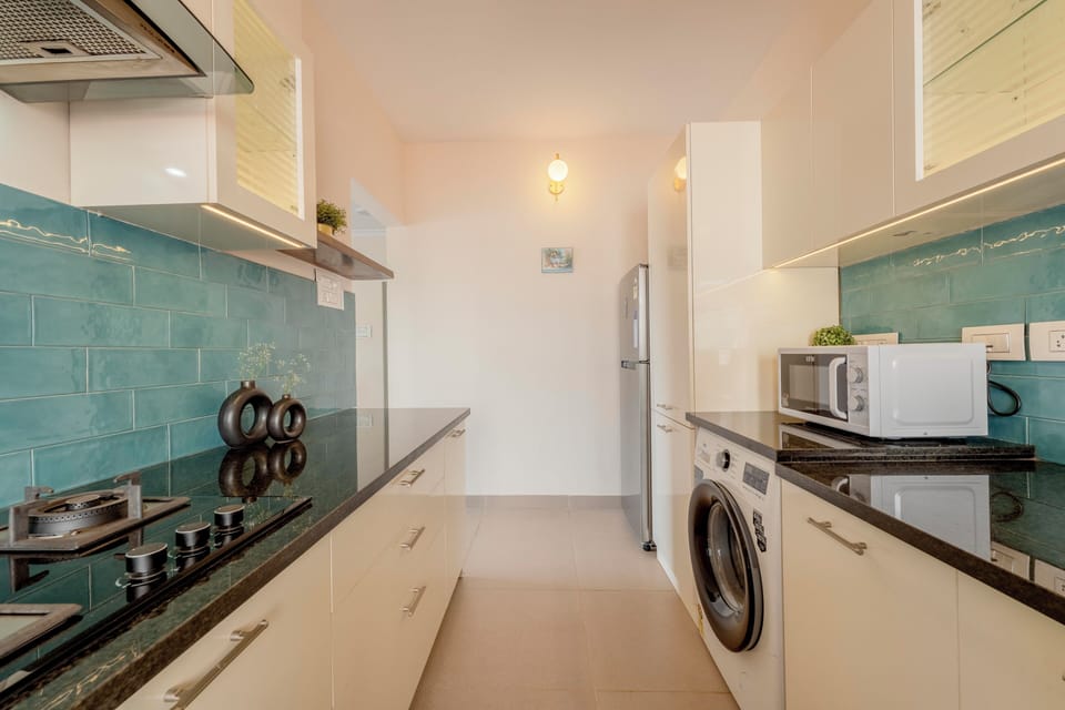 Apartment, 2 Bedrooms, River View | Private kitchen | Electric kettle, dining tables
