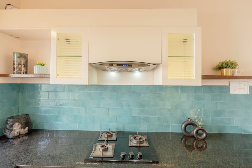 Apartment, 2 Bedrooms, River View | Private kitchen | Electric kettle, dining tables