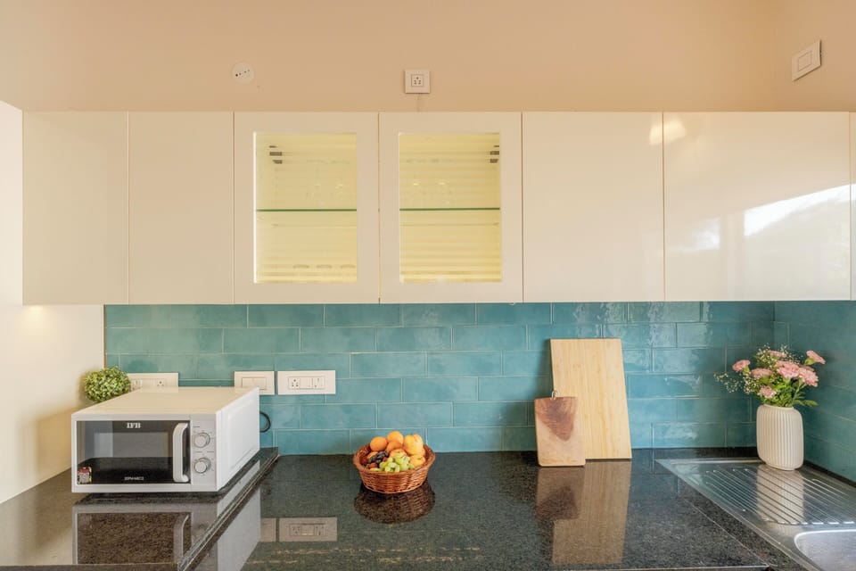 Apartment, 2 Bedrooms, River View | Private kitchen | Electric kettle, dining tables