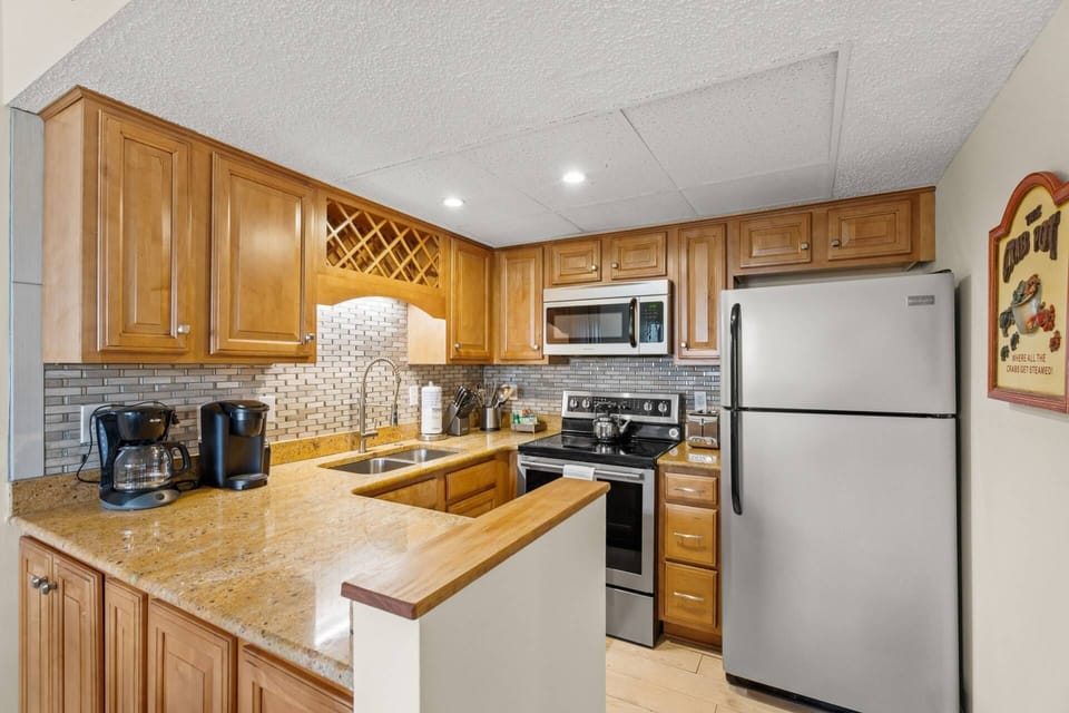 Fully equipped kitchen with everything you need for meals at home.