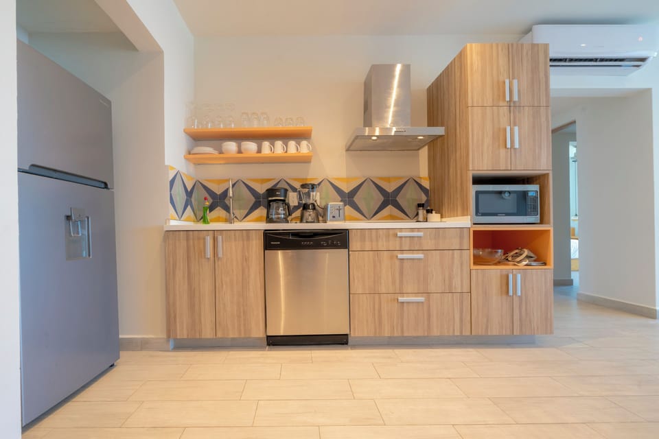 Comfort Condo, Balcony | Private kitchen