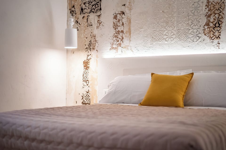 Cribs/infant beds, free WiFi, bed sheets