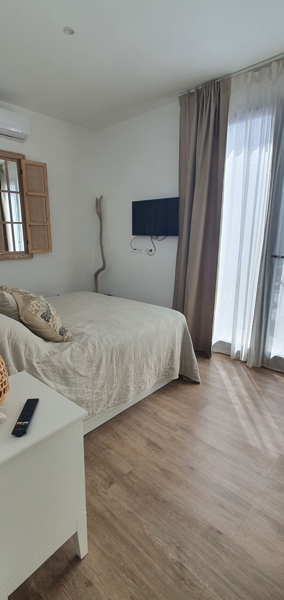 TVs in bedrooms 