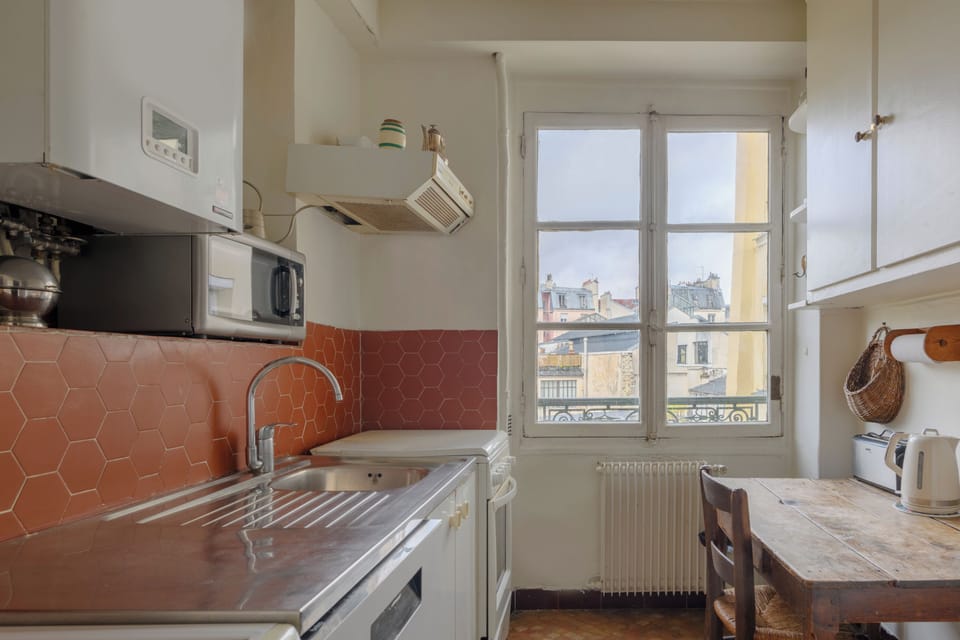 Comfort Apartment, City View | Private kitchen