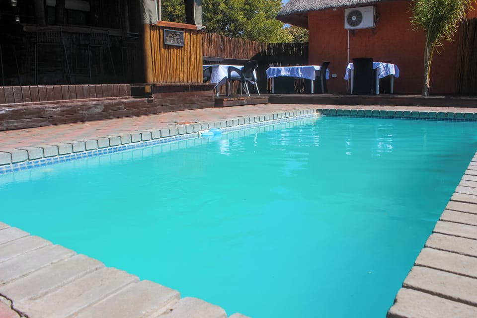 8 outdoor pools