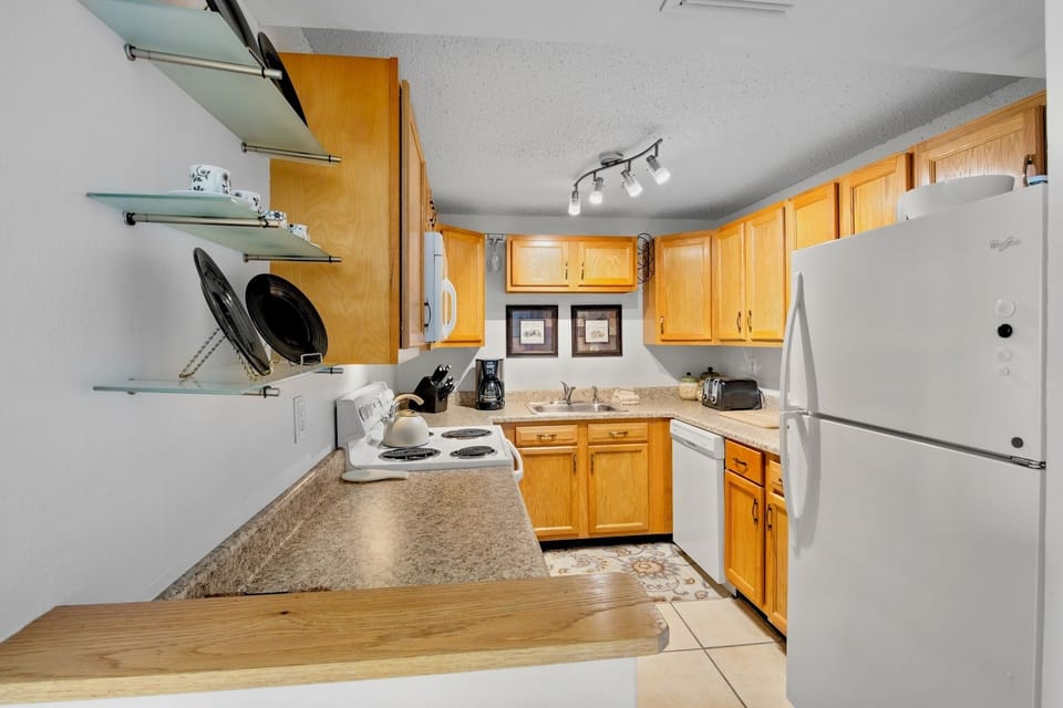 Harbor Towers Unit 525 by Tropical Sands Accommodations