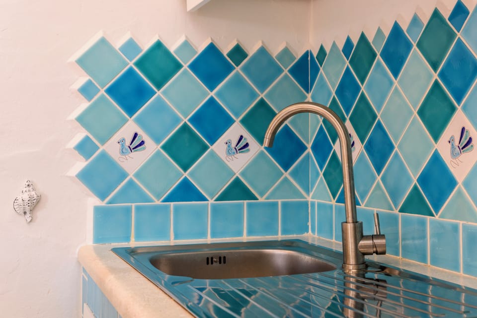 Traditional Apartment, Balcony, Sea View | Private kitchen | Fridge, microwave, oven, stovetop