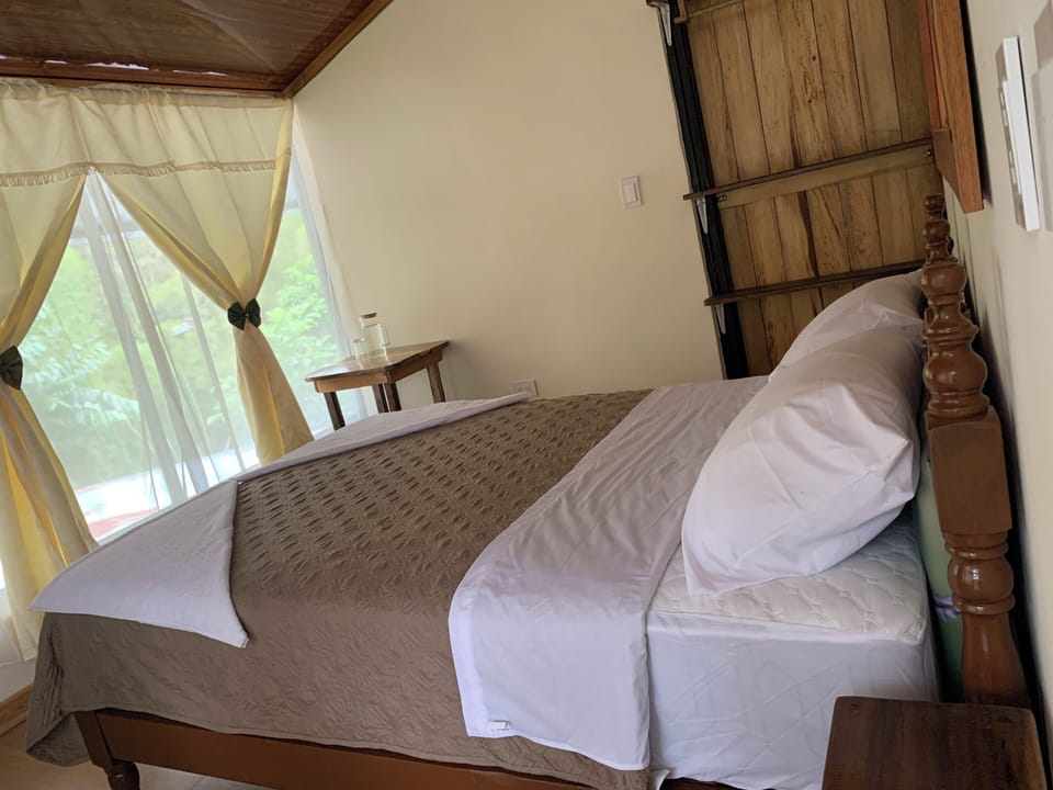 Deluxe Double Room, Mountain View | WiFi (free)
