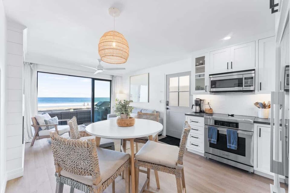 Accommodating up to 4 guests, this unit is bright and open, making you feel right at home.