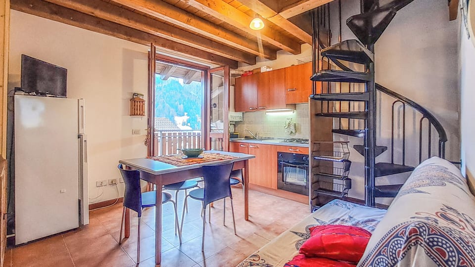Apartment, Balcony, Mountain View | Interior