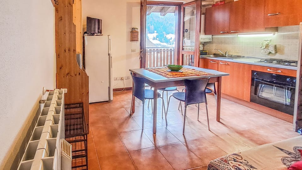 Apartment, Balcony, Mountain View | Private kitchen