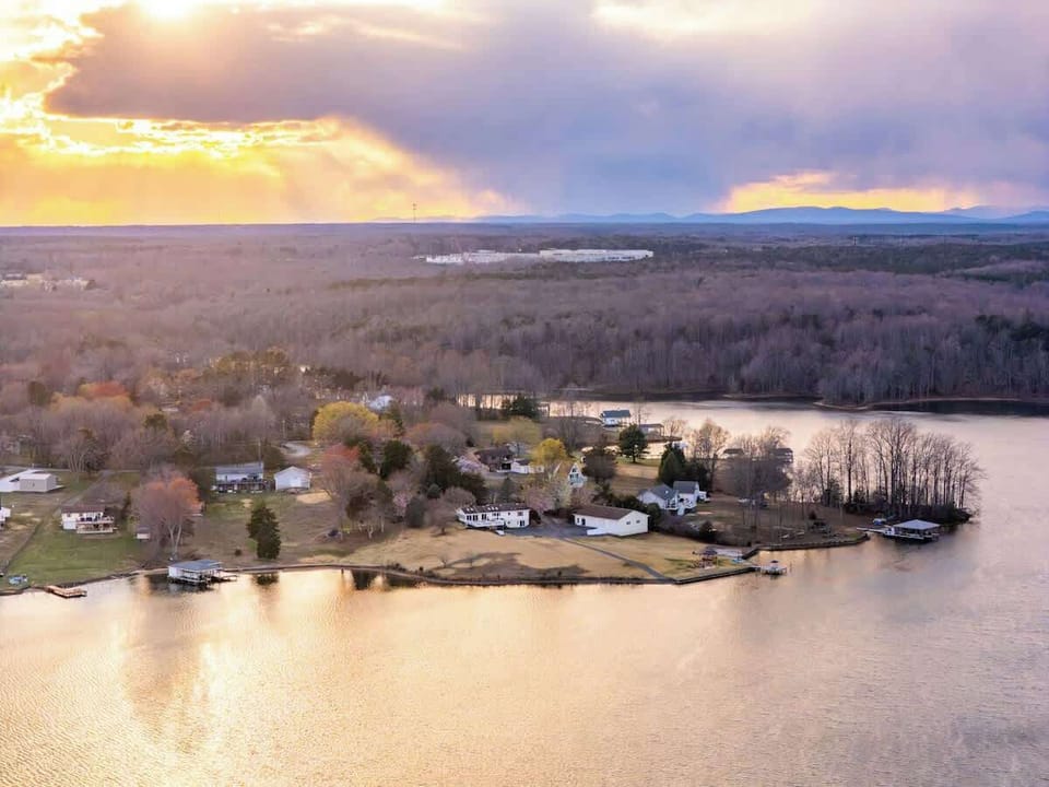 Scenic Vista Retreat: Unwind with panoramic views of sparkling waters and vibrant sunset hues!