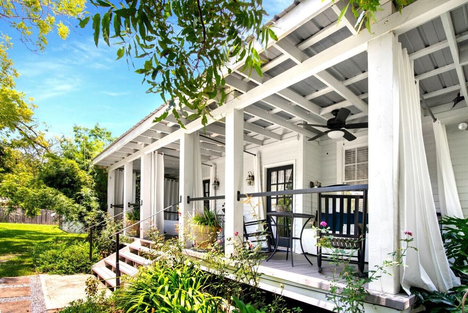 Welcome to Blue Heron`s Girod Suite in Mandeville!