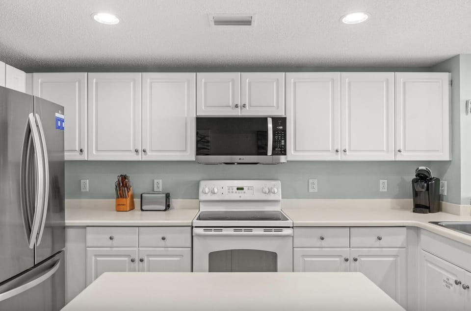 Condo, Multiple Beds (Majestic Beach Towers 2-1704) | Private kitchen