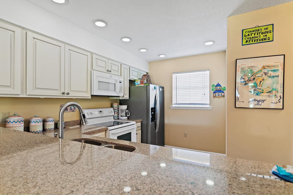 House, Multiple Beds (Summerhouse Townhomes #2- Changes in ) | Private kitchen