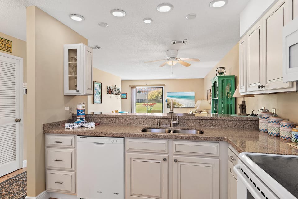 House, Multiple Beds (Summerhouse Townhomes #2- Changes in ) | Private kitchen