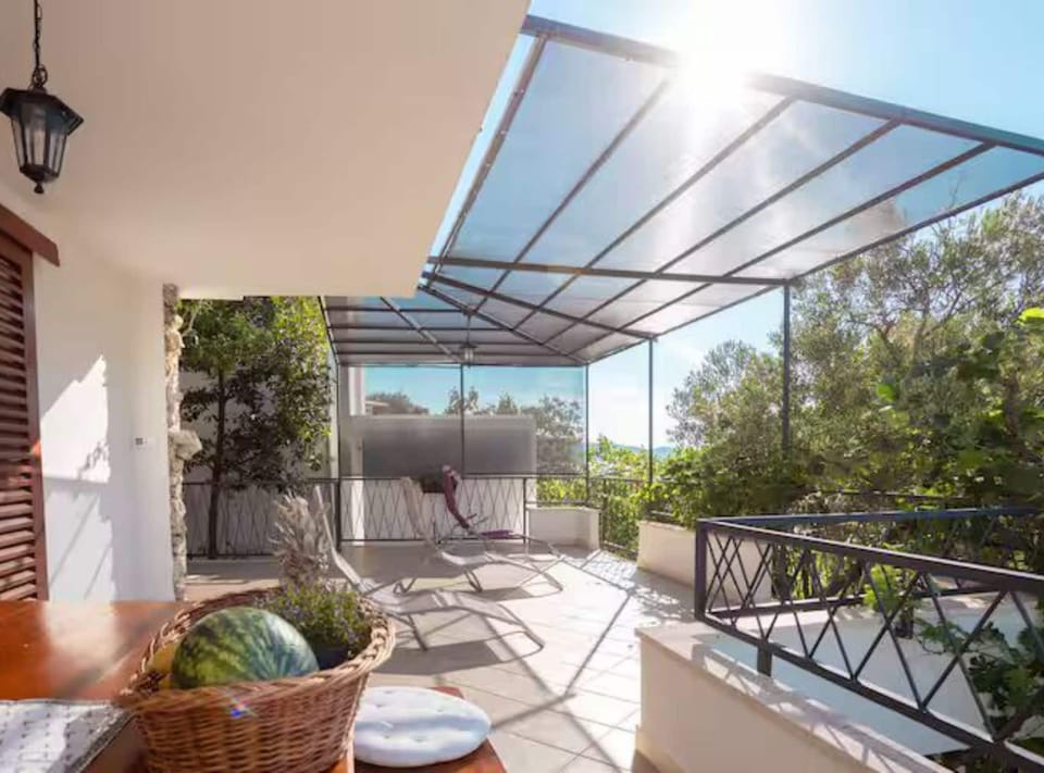 Apartment (Two Bedroom Apartment with Sea View a) | Terrace/patio
