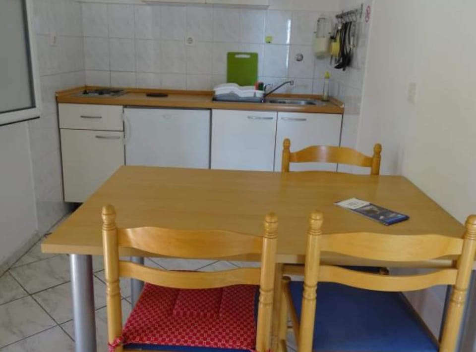 Apartment (One bedroom apartment Romana) | Private kitchen | Fridge