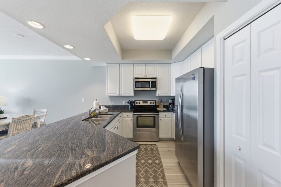 Large & Full Stocked Kitchen